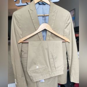 Look Fresh Khaki Modern slim fit suit by Banana Republic 40R Medium -